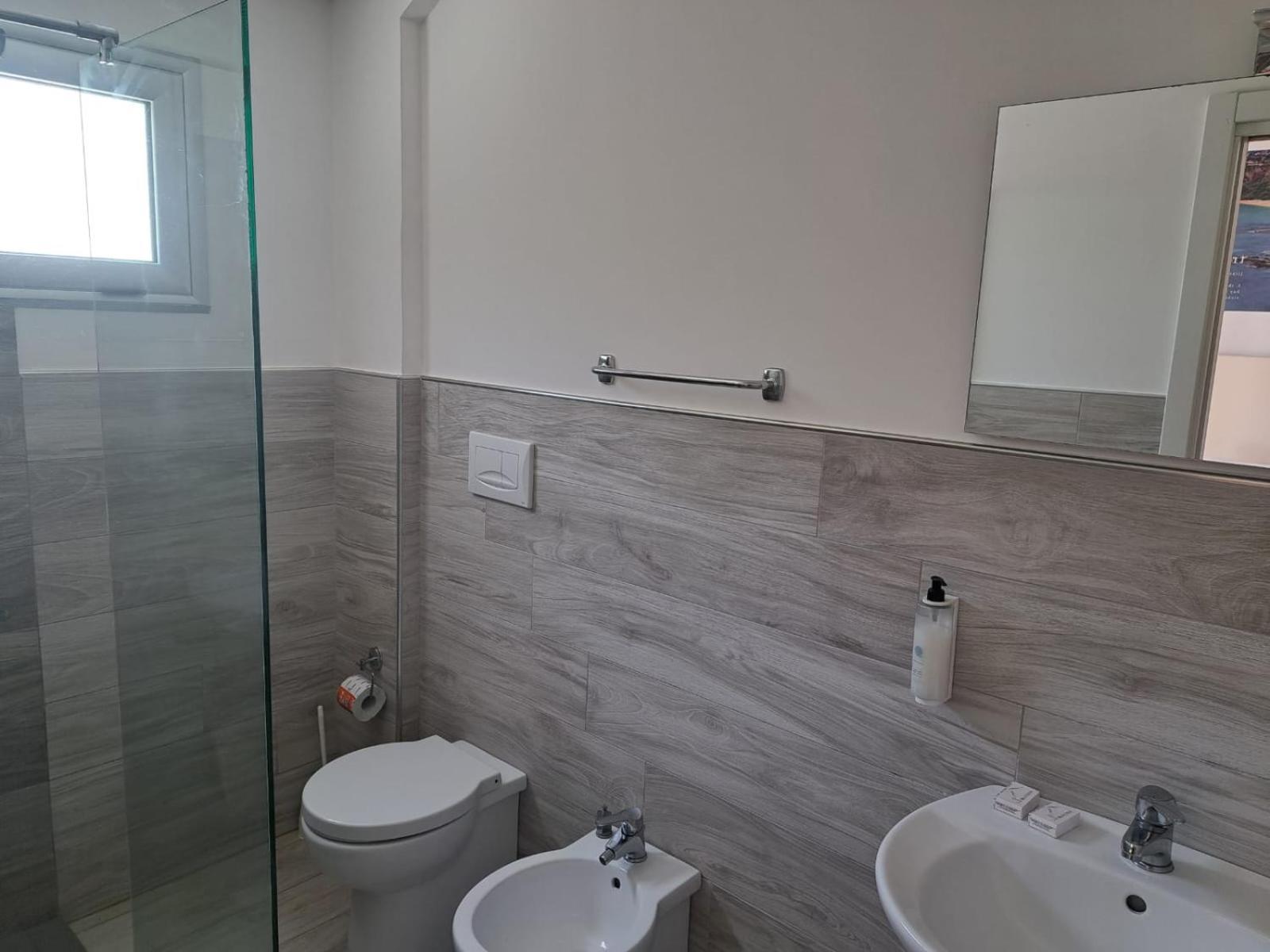 ריקאדי Hotel Umberto מראה חיצוני תמונה