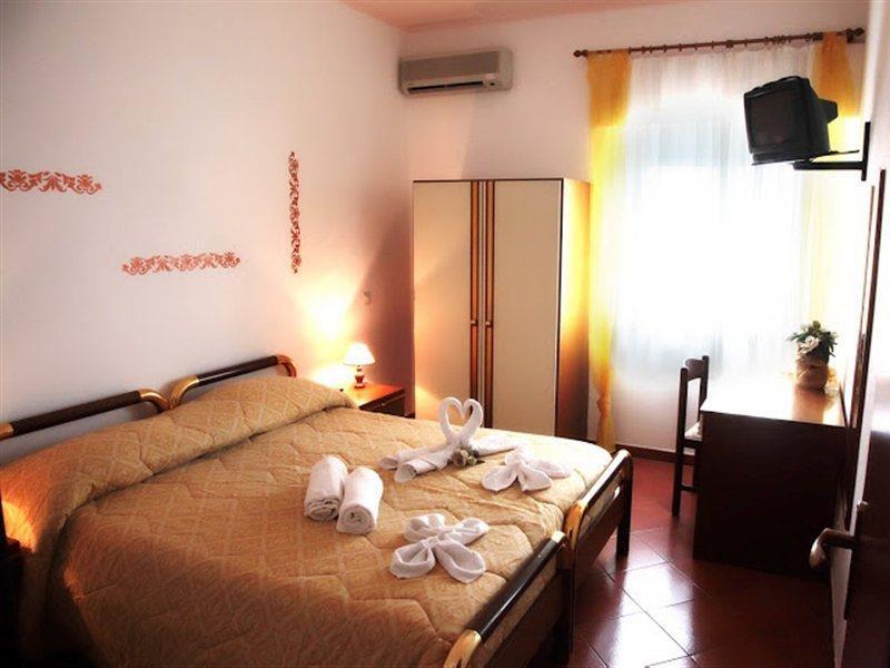 ריקאדי Hotel Umberto מראה חיצוני תמונה